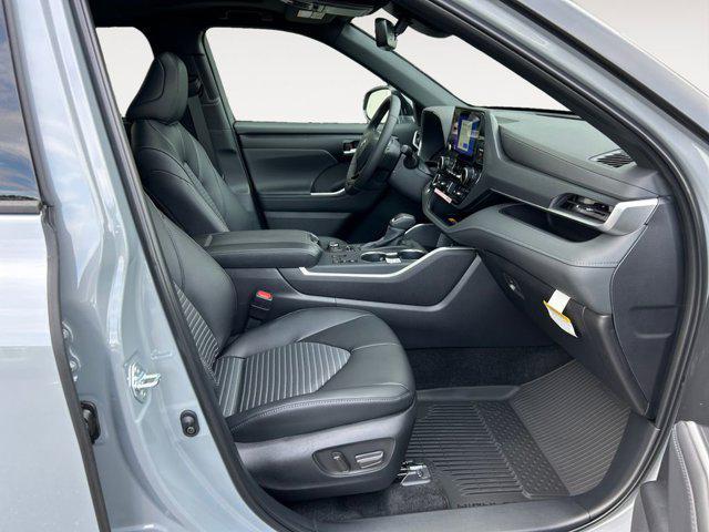 new 2025 Toyota Highlander car, priced at $49,733