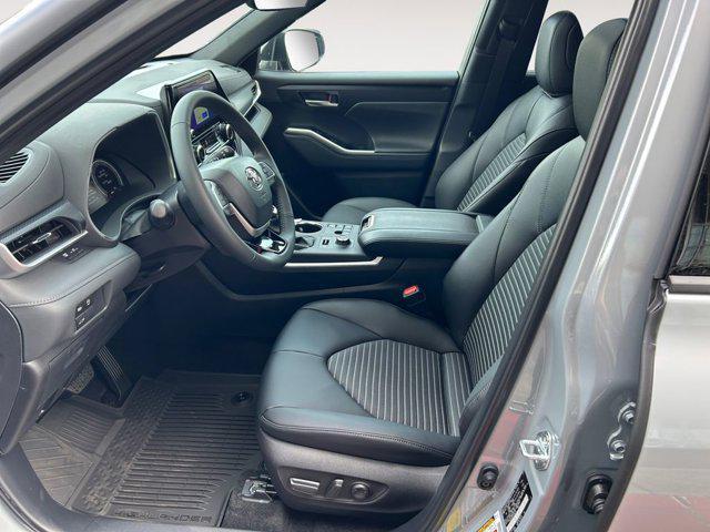 new 2025 Toyota Highlander car, priced at $49,733