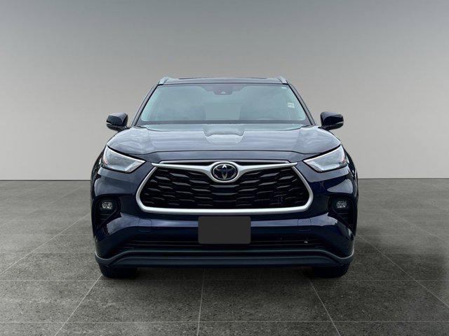 used 2023 Toyota Highlander car, priced at $46,999