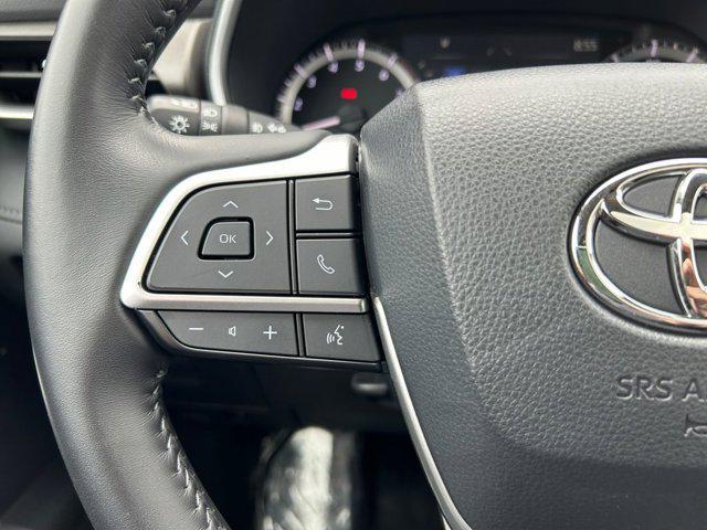 used 2023 Toyota Highlander car, priced at $46,999