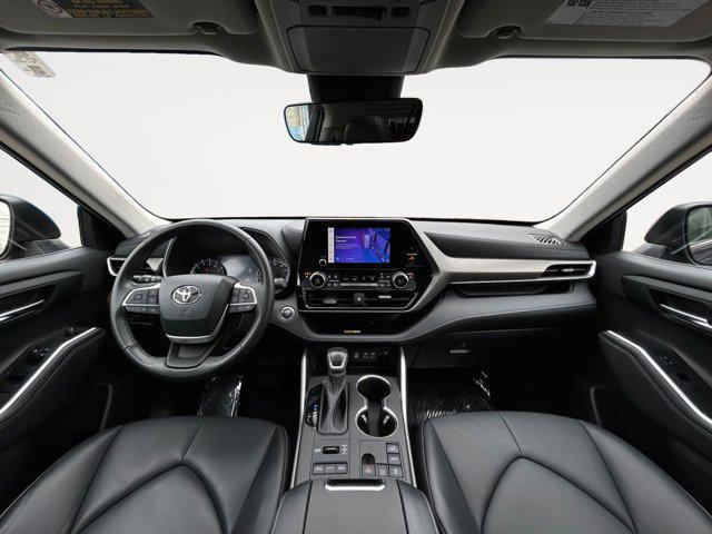used 2023 Toyota Highlander car, priced at $46,999