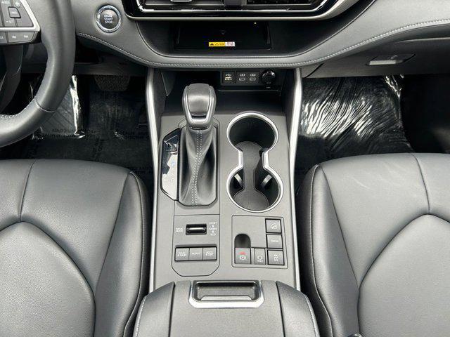 used 2023 Toyota Highlander car, priced at $46,999