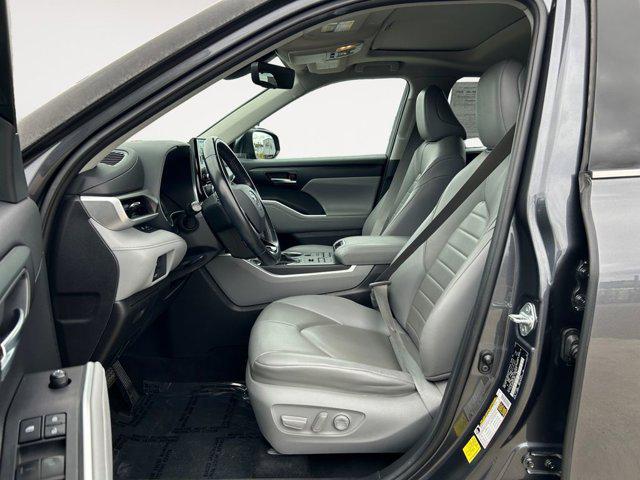 used 2021 Toyota Highlander car, priced at $36,527