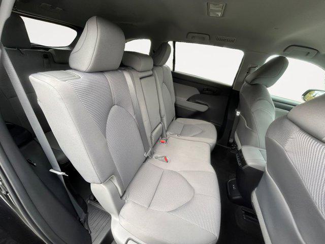 used 2024 Toyota Highlander car, priced at $37,999