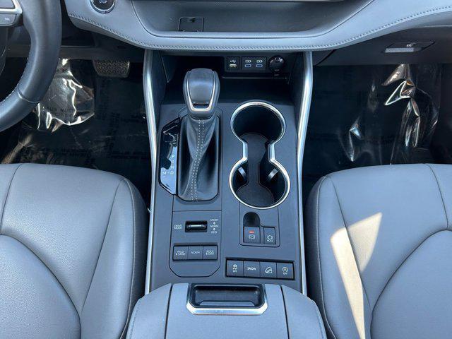 used 2022 Toyota Highlander car, priced at $46,999