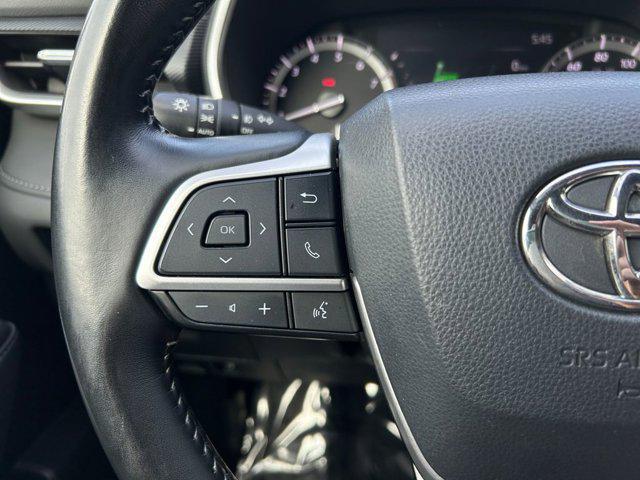 used 2022 Toyota Highlander car, priced at $38,987