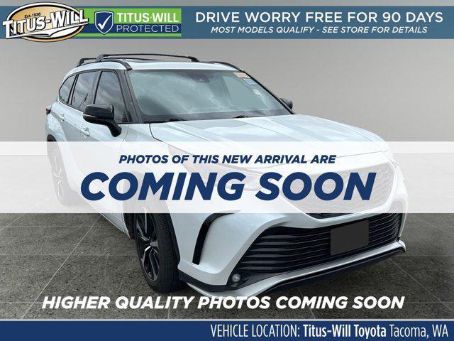 used 2022 Toyota Highlander car, priced at $39,999