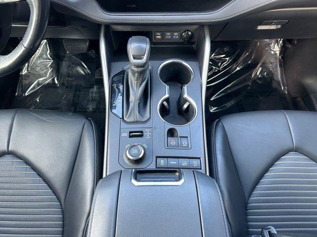 used 2022 Toyota Highlander car, priced at $38,987