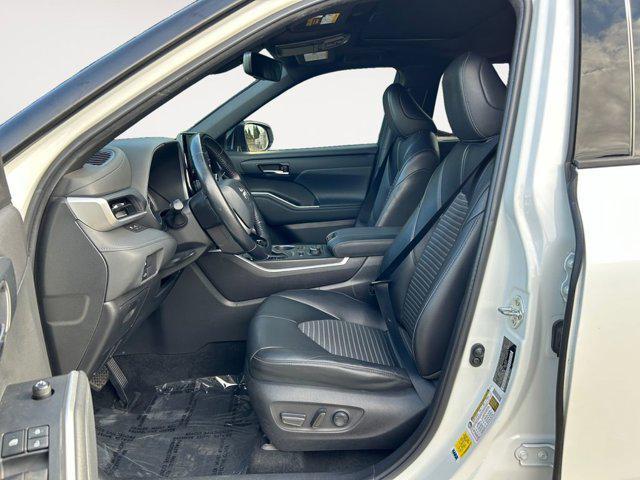 used 2022 Toyota Highlander car, priced at $38,987