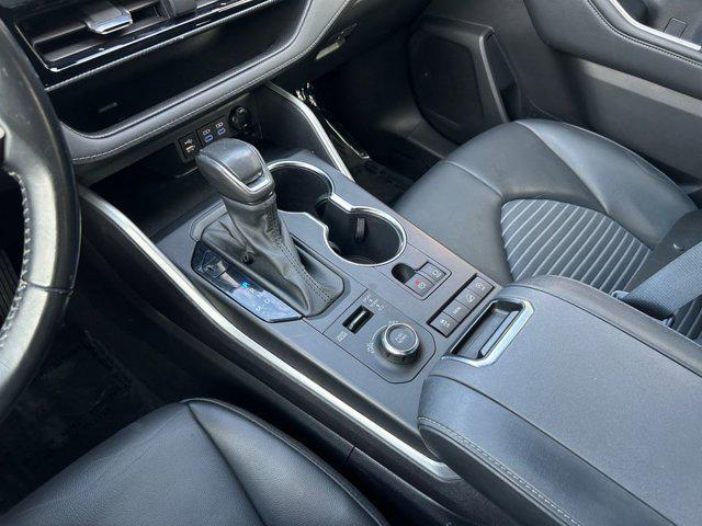 used 2022 Toyota Highlander car, priced at $38,987