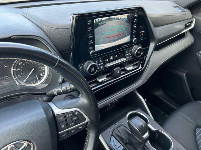 used 2022 Toyota Highlander car, priced at $38,987