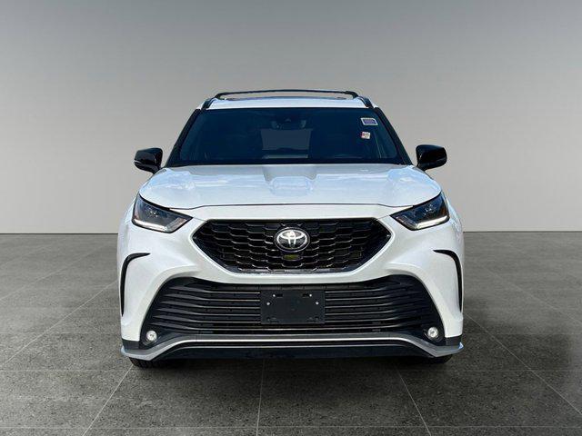 used 2022 Toyota Highlander car, priced at $38,987
