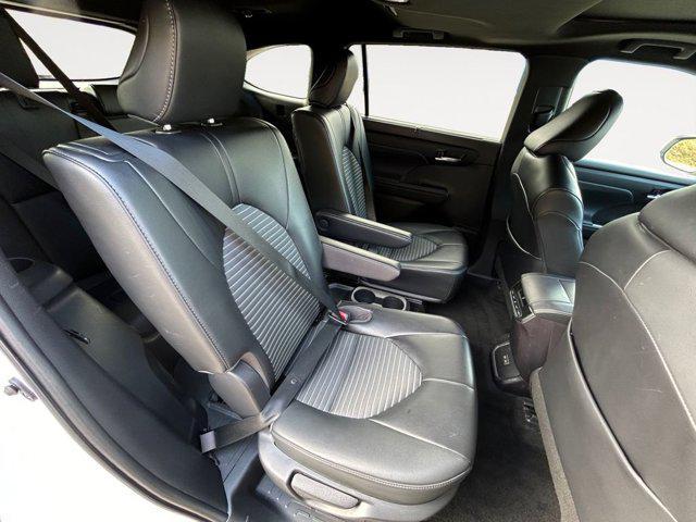 used 2022 Toyota Highlander car, priced at $38,987