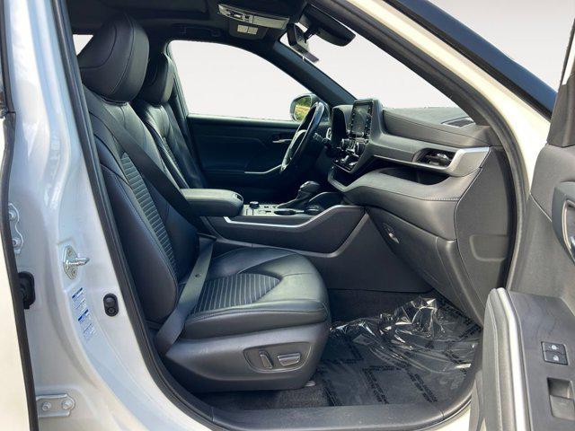 used 2022 Toyota Highlander car, priced at $38,987