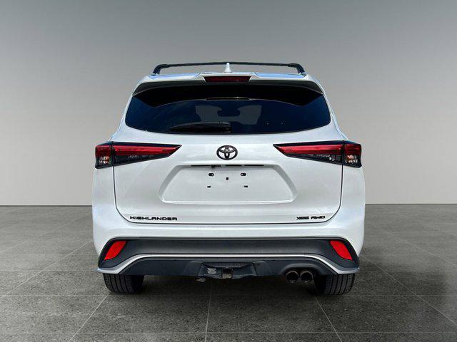 used 2022 Toyota Highlander car, priced at $38,987