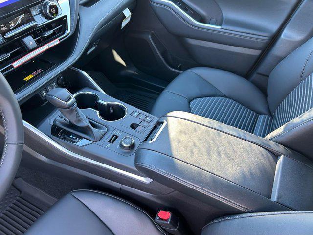 new 2025 Toyota Highlander car, priced at $49,943