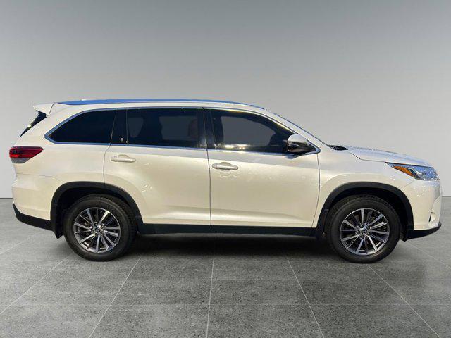 used 2019 Toyota Highlander car, priced at $26,999