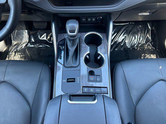 used 2021 Toyota Highlander Hybrid car, priced at $49,998