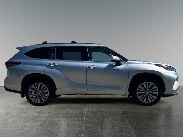 used 2021 Toyota Highlander Hybrid car, priced at $45,999