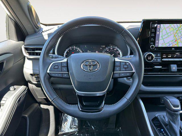 used 2022 Toyota Highlander car, priced at $44,999