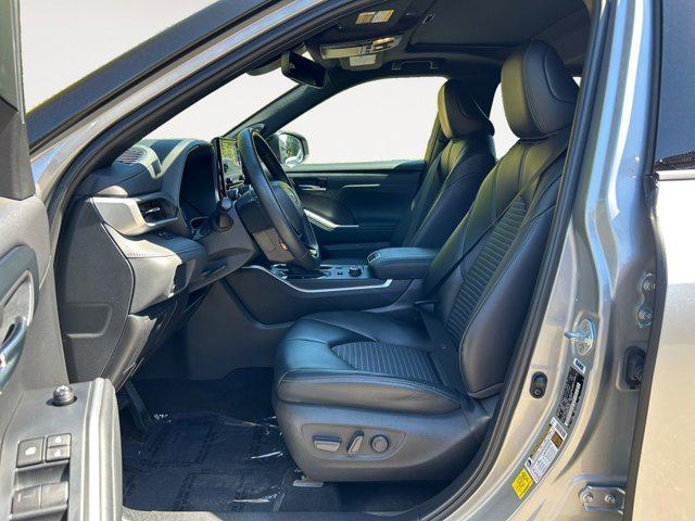 used 2022 Toyota Highlander car, priced at $44,999