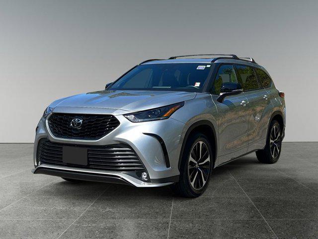 used 2022 Toyota Highlander car, priced at $44,999
