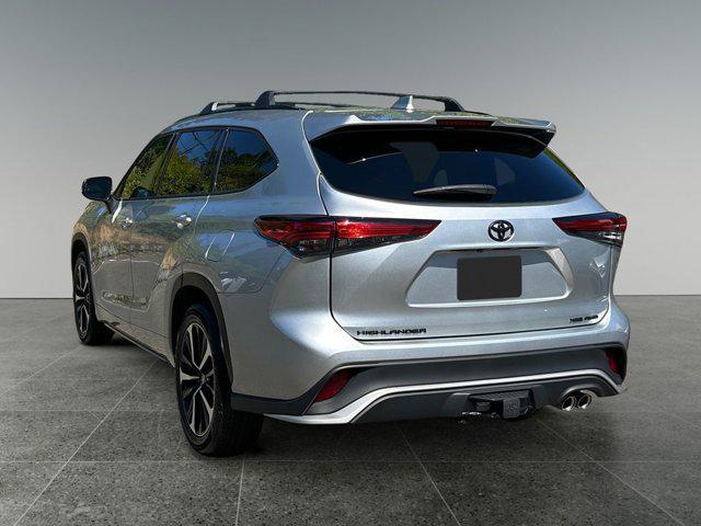 used 2022 Toyota Highlander car, priced at $44,999