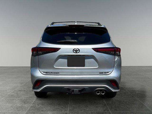 used 2022 Toyota Highlander car, priced at $44,999