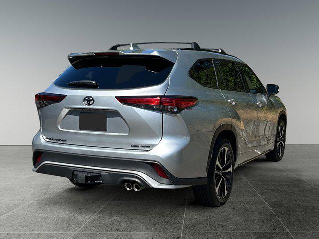 used 2022 Toyota Highlander car, priced at $44,999