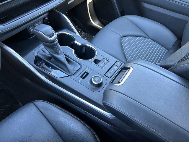 used 2022 Toyota Highlander car, priced at $44,999