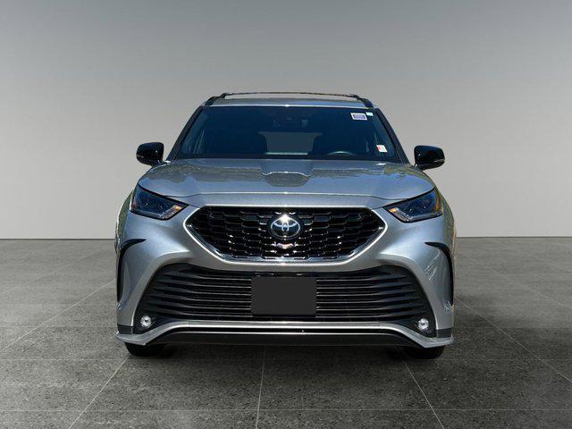 used 2022 Toyota Highlander car, priced at $44,999