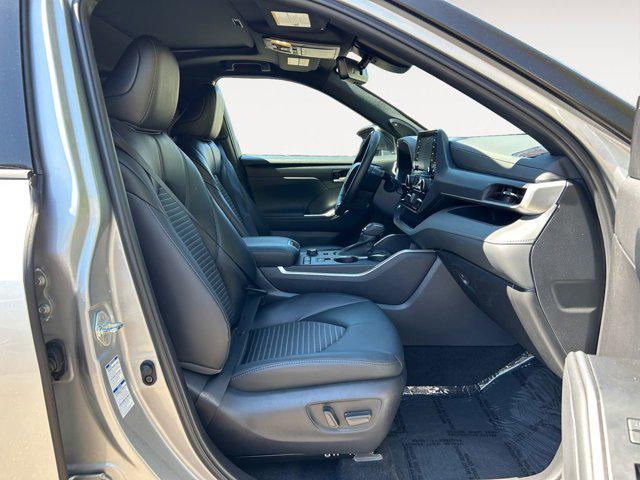 used 2022 Toyota Highlander car, priced at $44,999