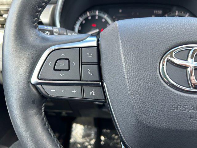 used 2021 Toyota Highlander car, priced at $39,999