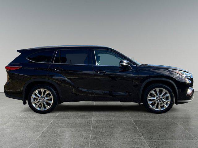 used 2021 Toyota Highlander car, priced at $39,999