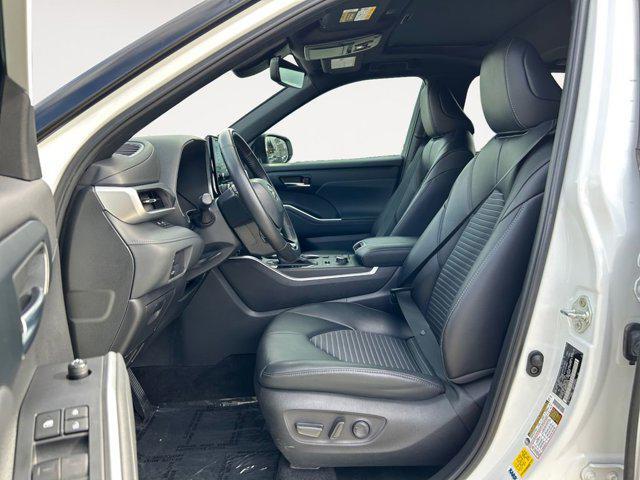used 2022 Toyota Highlander car, priced at $43,999