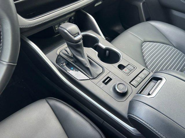 used 2022 Toyota Highlander car, priced at $43,999