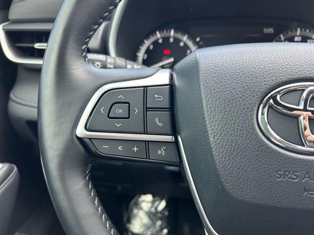 used 2022 Toyota Highlander car, priced at $43,999