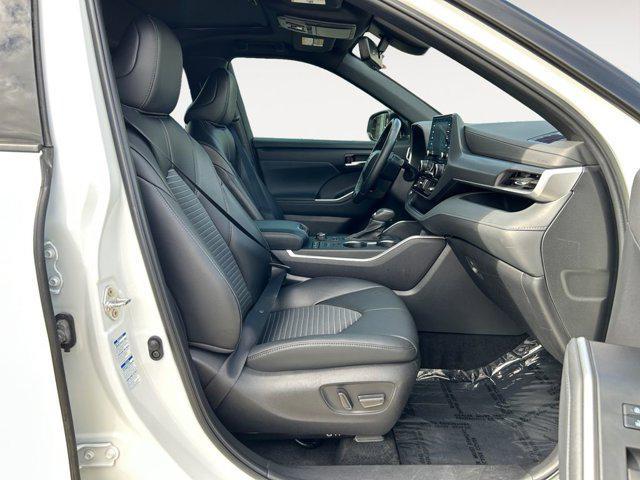 used 2022 Toyota Highlander car, priced at $43,999