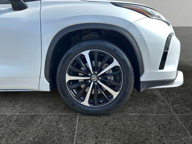 used 2022 Toyota Highlander car, priced at $43,999