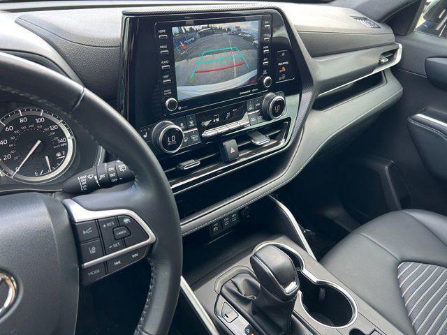 used 2022 Toyota Highlander car, priced at $43,999