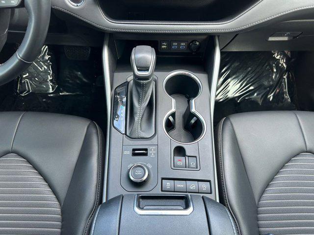 used 2022 Toyota Highlander car, priced at $43,999