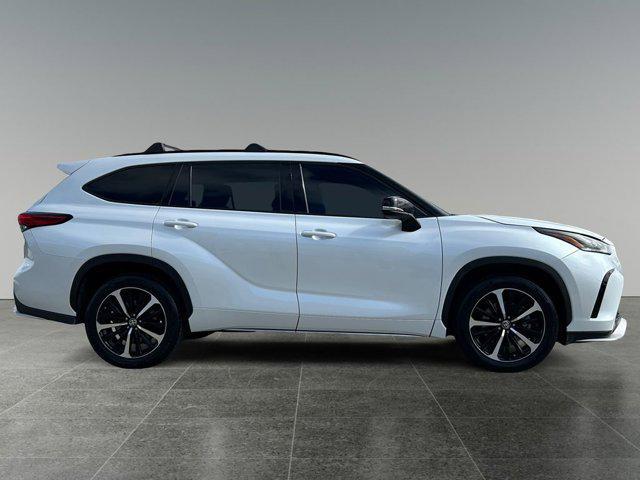 used 2022 Toyota Highlander car, priced at $43,999