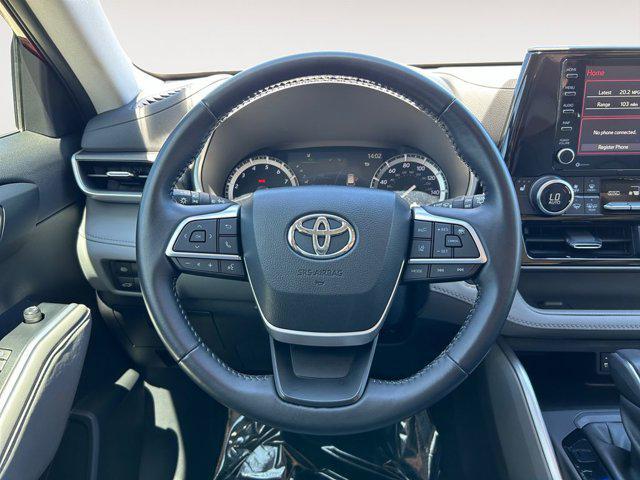used 2022 Toyota Highlander car, priced at $47,999
