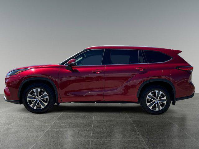 used 2022 Toyota Highlander car, priced at $47,999