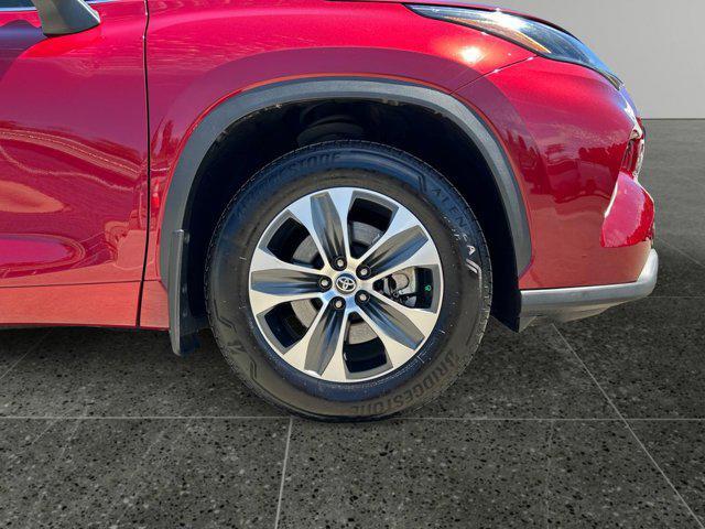 used 2022 Toyota Highlander car, priced at $47,999