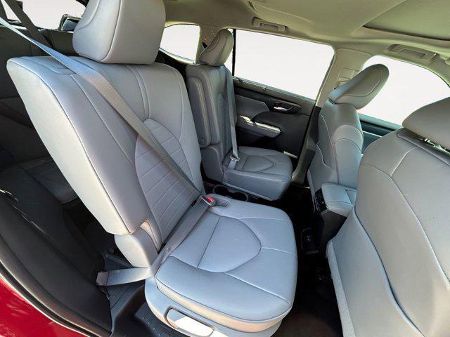 used 2022 Toyota Highlander car, priced at $47,999