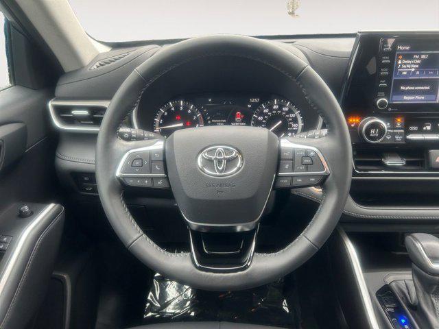 used 2021 Toyota Highlander car, priced at $39,999