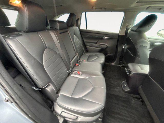 used 2021 Toyota Highlander car, priced at $39,999