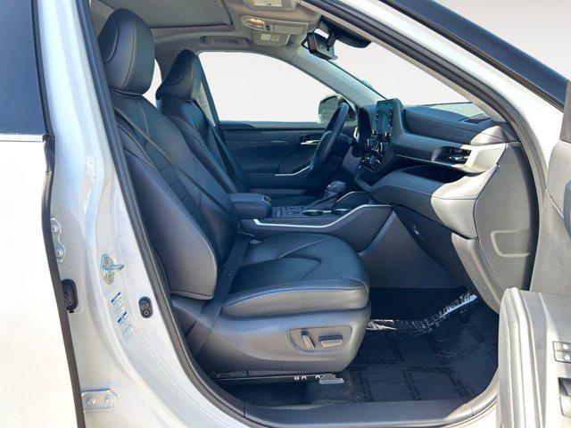 used 2022 Toyota Highlander car, priced at $41,999