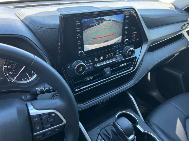 used 2022 Toyota Highlander car, priced at $41,999